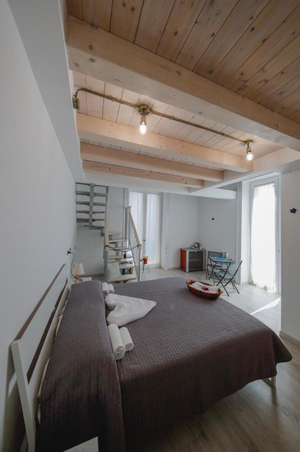 Bed And Breakfast I 7 Venti- 7 Winds เนเปิลส์ ภายนอก รูปภาพ